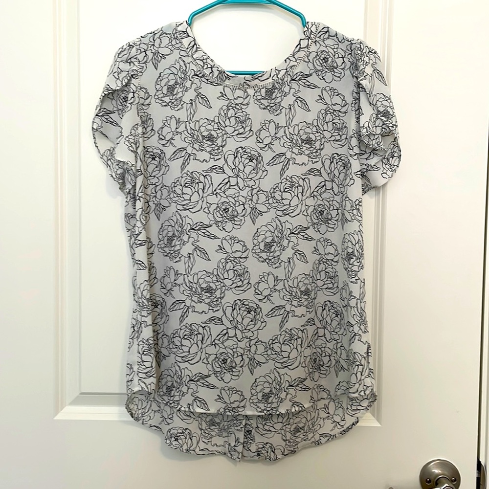 41 Hawthorn floral print button back blouse, size M